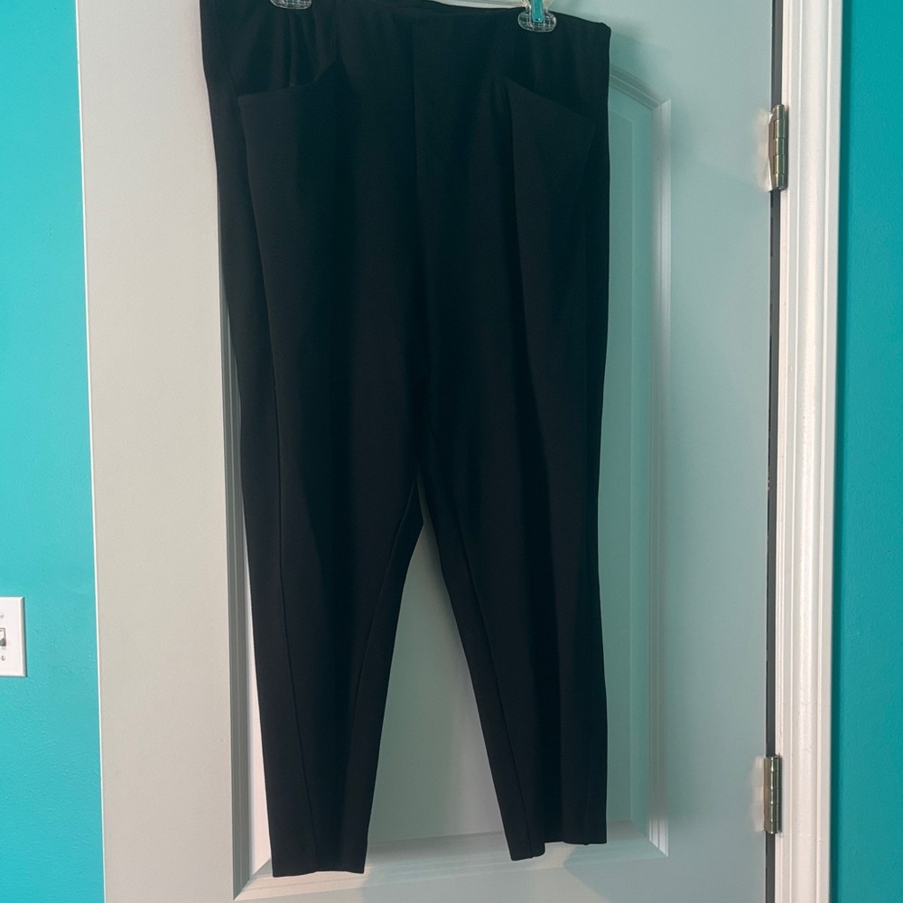 Old Navy Black Cropped Pants